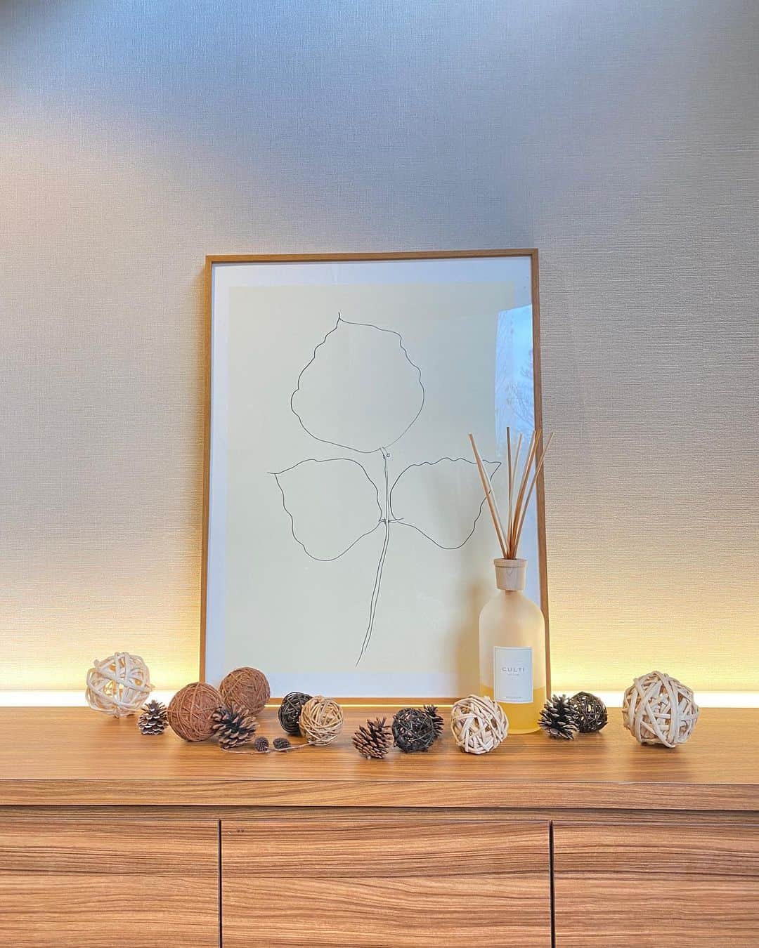 西口理恵子さんのインスタグラム写真 - (西口理恵子Instagram)「今週の玄関は こんな感じにしました❤️ 白いキャンバスに絵を描くように インテリアを考えるのが好きです。」11月8日 16時27分 - rieko_nishiguchi