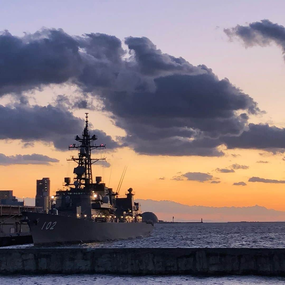 高本剛志さんのインスタグラム写真 - (高本剛志Instagram)「海、太陽、波、風、雲、護衛艦、 全部美しい。  #護衛艦#海上自衛隊#JMSDF」11月8日 16時27分 - takamoto76