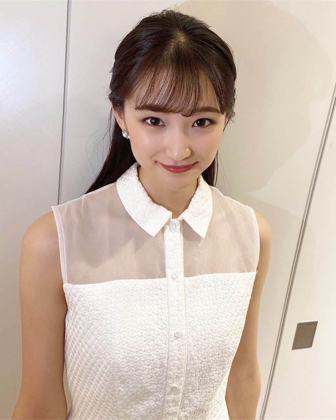 加藤早和子のインスタグラム：「❤︎ ミス日本勉強会①③  この日は動画撮影をしました！  ヘアメイクは @rirebiz 様にして頂きました😸  私の要望に答えて頂きつつも、 とても綺麗に仕上げて下さり、、、 まるで普段の自分じゃないようでした😳✨  動画で話すスピーチの内容も、 とても悩んでしまったのですが、 ミス日本のOGの先輩方やミス日本事務局の方が 親身に相談に乗ってくださり、 納得のいく動画を完成させる事が出来ました😭✨  本当にありがとうございました！  衣装は母に買ってもらったワンピース👗 胸元がシースルーになっているのがお気に入りです😎♡  . . #ミス日本 #ミス日本コンテスト #ファイナリスト #ミス日本2021 #2021ミス日本ファイナリスト #ミスコン #青山学院大学 #女子大生 #いいね返し #missjapan #misscon #instalike」