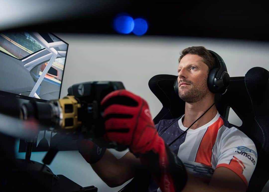 ロマン・グロージャンのインスタグラム：「Race day for @r8gesports  I'll be sharing my car with @ykasdorp  @r8g_maarten & Scott Andrews will be on the other #r8gesports car for the win 🏆 Follow us on Twitch from 2pm CET @predatorgaming @simlab_eu  @cube.controls @bmwmotorsport」