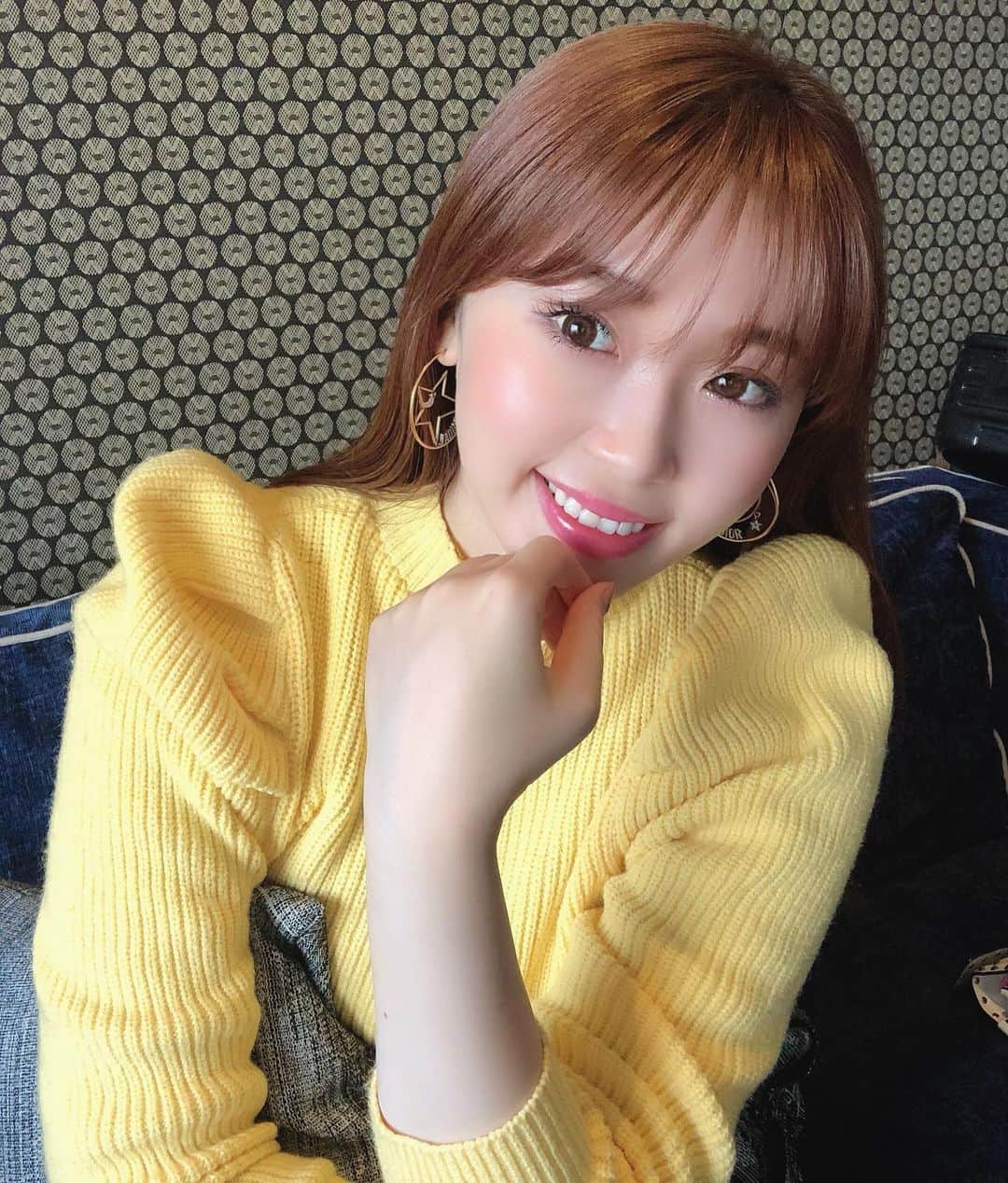 藤川沙弥のインスタグラム：「beauty memo✏︎﻿ ﻿ 先日美容鍼+デコルテマッサージへ!﻿ 本当に気持ち良いんです…﻿ ガチガチの私の肩を軽くしてくれる🕊﻿ 浮腫んだ顔もすっきり>◡<﻿ @hygiene_salon 📍﻿ 仕上げに噂のエキスパートローションを﻿ 使ってくれるんだけど凄い…﻿ 一気にキュッと引き上がる‼︎🥺﻿ ﻿ マツエクのお直しも♥︎﻿ @teenkarbel でお任せしてます👀﻿ 上下つけてるのでメイクが超楽に🙏🏻🤍﻿ ﻿ カラコンはエバカラー1dayシリーズで﻿ 最近はパールベージュにハマってる🌰﻿ @onlinecontact でポチっと📦﻿ ﻿ ﻿」