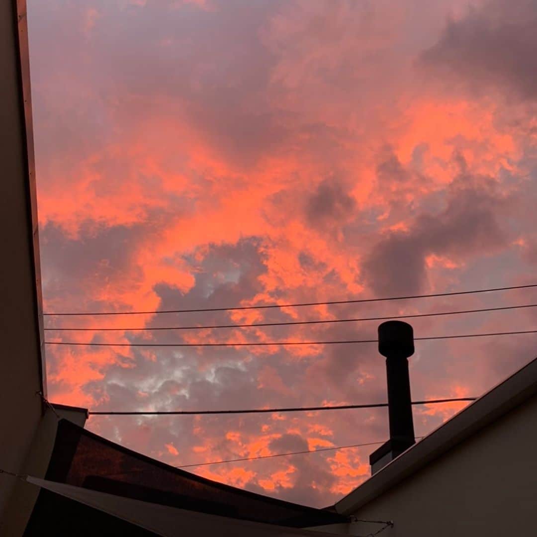 伊原剛志さんのインスタグラム写真 - (伊原剛志Instagram)「一瞬  家から  こんな空が見えた‼️  #秋の空  #伊原剛志」11月8日 16時54分 - tsuyoshi_ihara