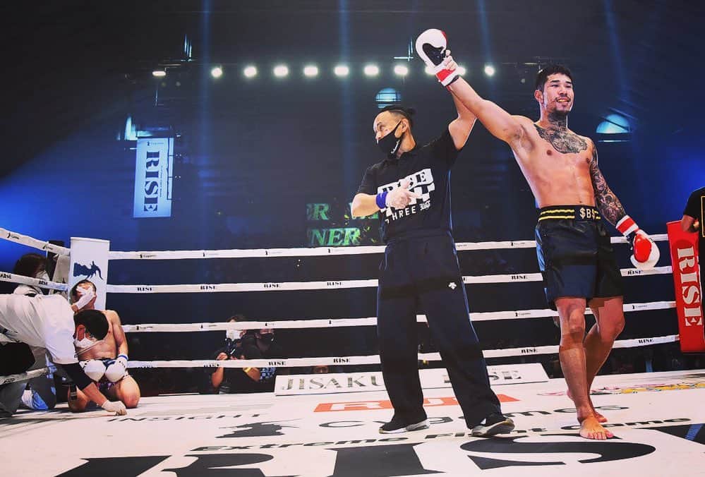 中村寛のインスタグラム：「【年間スポンサー様募集案内】 . 次戦に向けて年間スポンサー様を募集させて頂きます。 . ↓スポンサー問い合わせはこちらから↓ . nakamurakan1031@gmail.com . . 金額については、ご連絡を頂戴する際に相談して頂けたらと思います。 . 僕の残りの格闘技人生に賭けて下さり、僕の格闘技に集中出来る環境作りの資金にさせて頂きたいと考えております。 お会いした上で、中村寛という人間と関わって頂いて、応援したい！と思って頂ける方、どうかお力添えお願い致します。  中村 寛」
