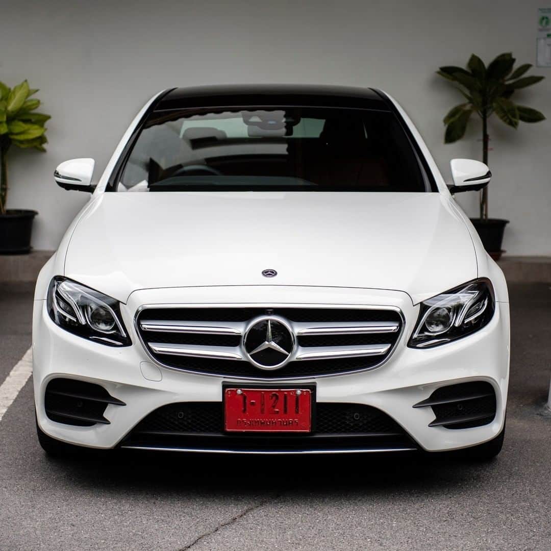 Mercedes-Benz Thailandさんのインスタグラム写真 - (Mercedes-Benz ThailandInstagram)「A clean car says a lot about you. 💦 💦  #MercedesBenz #MercedesBenzThailand」11月8日 17時00分 - mercedesbenzthailand