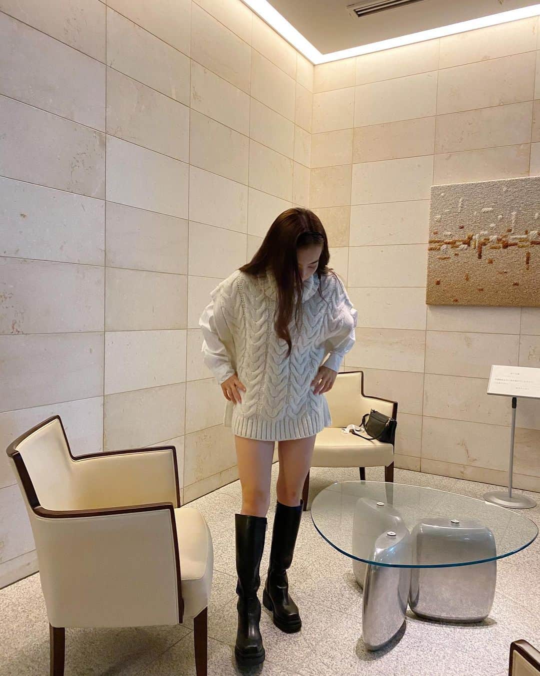 青山舞莉のインスタグラム：「im wearing shorts  #ミーコーデ #ミーの毎日 #ブーツコーデ #ブーツ #韓国ファッション #ロングブーツ #大学生コーデ」