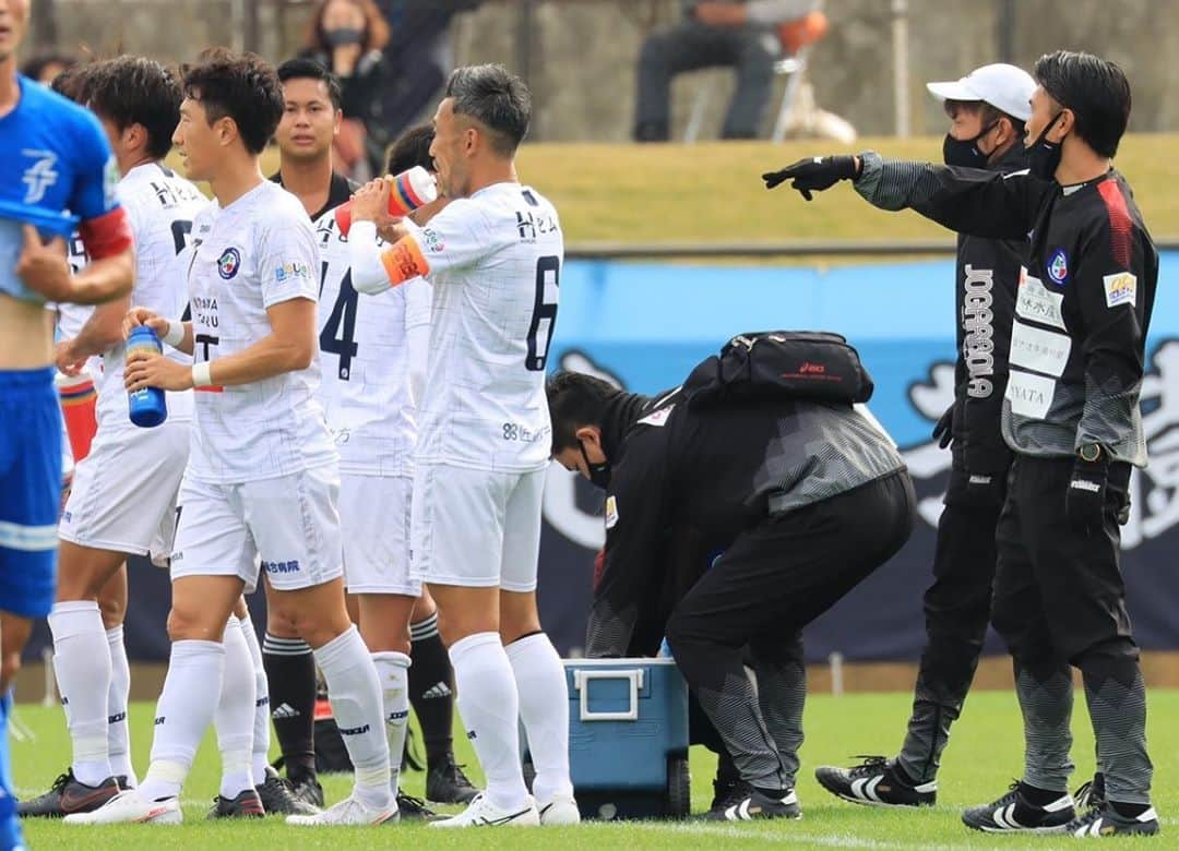 小川佳純さんのインスタグラム写真 - (小川佳純Instagram)「. 全国地域サッカーチャンピオンズリーグ2020 1次ラウンド 第1節 vs福井ユナイテッドFC 0-0 第2節 vsFC徳島 1-0 第3節 vsJ.FC MIYAZAKI 2-0 . 2勝1分の首位で決勝ラウンド進出を決めました！  残すは決勝ラウンドの3試合だけ！ JFL昇格できるように頑張ります！ 応援ありがとうございました！！  #fctiamo #枚方 #全国地域サッカーチャンピオンズリーグ」11月8日 17時14分 - yoshizumi_ogawa_official