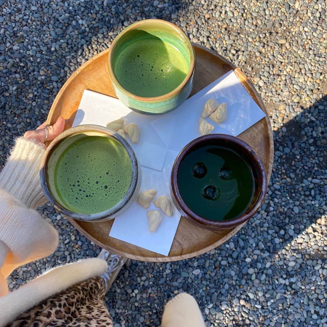 長谷川あやさんのインスタグラム写真 - (長谷川あやInstagram)「🍵🍵🍵#trip#travel#kamakura#sea#enoshima#あや旅成長日記#江ノ島#鎌倉#円覚寺#円覚寺佛日庵 ・ ・ ・ 円覚寺の境内はとっても 広くていいお散歩になりました😌💭 ・ 佛日庵で飲んだ 濃いめのお抹茶が染みた〜💛 （30年ぶりくらいに落雁食べた 笑） ・ オーダーしたときにもらう札も🙆‍♀️」11月8日 17時25分 - ayasuke_0516