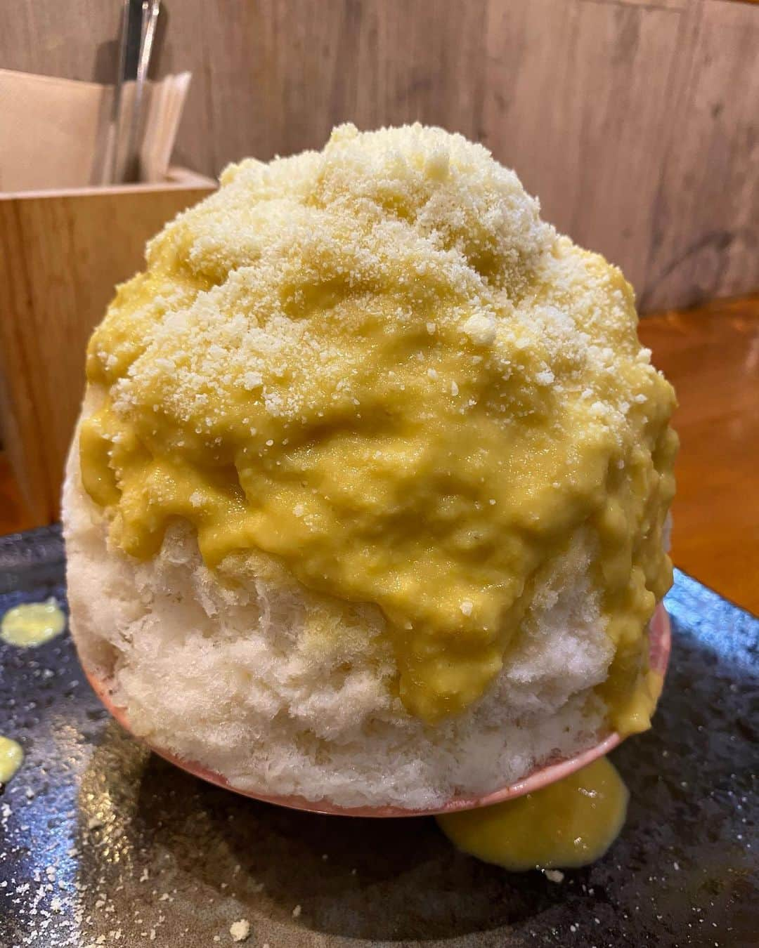 桃乃木かなさんのインスタグラム写真 - (桃乃木かなInstagram)「「ParlorVinefru銀座」さん🍧  ・柿とロイヤルミルクティ ・もろこしポタージュ ・苺とピスタチオエスプーマ  もろこしが今日でラストだったみたいなので食べ納め🌽安定の苺ピスタチオと大好きな柿！ 今季1好きなかき氷は間違いなく柿ロイヤルミルクティです😋  #ParlorVinefru銀座 #かき氷」11月8日 17時26分 - kana_momonogi