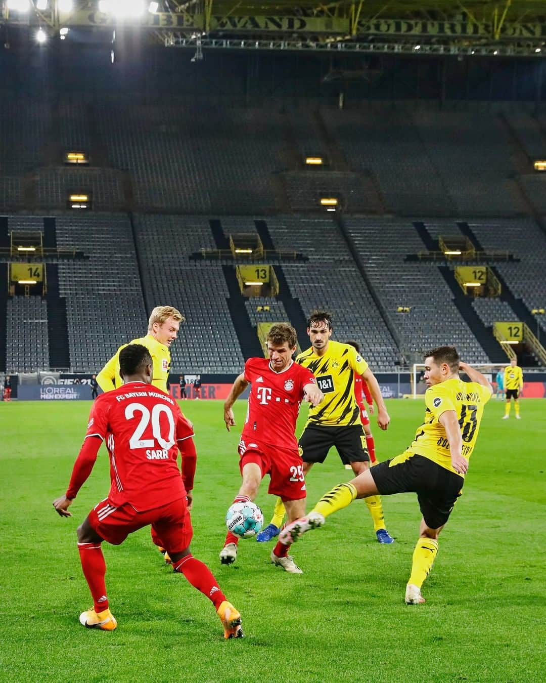 バイエルン・ミュンヘンさんのインスタグラム写真 - (バイエルン・ミュンヘンInstagram)「🔝🔥💪  #BVBFCB #MiaSanMia #FCBayern」11月8日 17時27分 - fcbayern