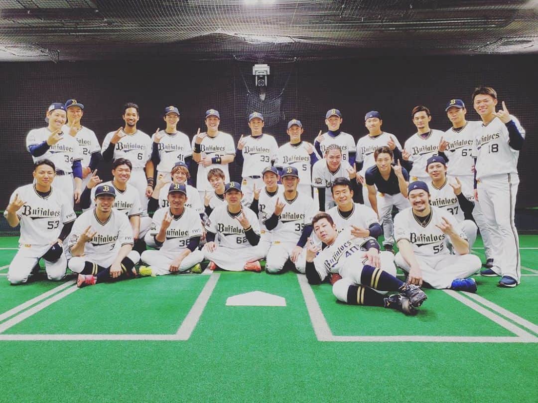 宗佑磨のインスタグラム：「今シーズン終了しました。  納得いくシーズンではありませんでしたが、来季に向けて今からしっかり準備していきたいと思います。 温かいご声援ありがとうございました！ 勝己さん、佑介さん、小島会長 お疲れ様でした😭 #オリックスバファローズ #2枚目は同期 #初めて揃いました🥳」