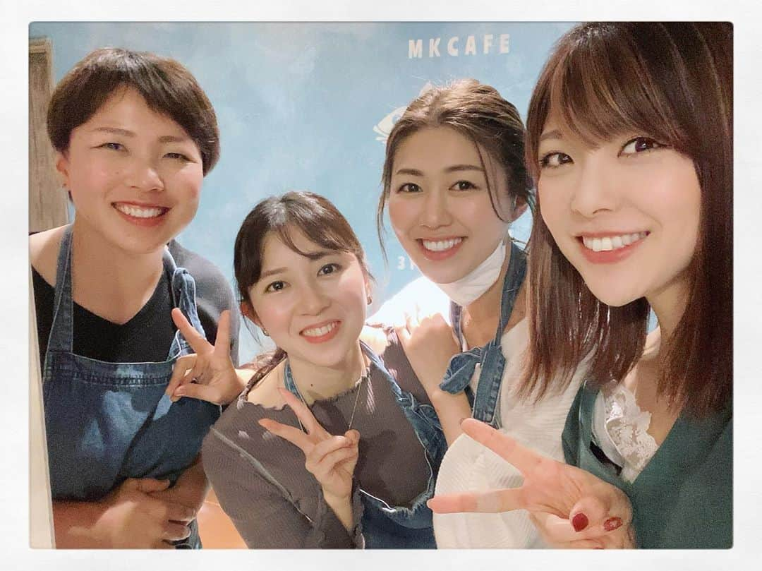 小川麻琴さんのインスタグラム写真 - (小川麻琴Instagram)「「MAKOTOかぼちゃサラダ入り鯖バーガー」販売最終日🍔  沢山の方がMKCAFEに食べ納めに来て下さり、笑顔に包まれながら最終日を終える事が出来ました😌  お店に足を運んで下さった皆さん、本当にありがとうございました🙇‍♀️💕  「第二弾も期待しています🍔」という有り難い言葉もたくさん頂いたので、また新しい報告が出来るよう色々と企画していきますね🌈  さて！ この後19:30からはインスタライブですよー！！  配信中に12月19日に開催するイベントの会場参加チケットフォームをオープンします🎫  今回も1部2部どちらも24人限定チケットになっていますので、参加を考えてくださってる方は是非チェックして下さいね😌💕  #38ism #鯖バーガー #makoto鯖バーガー #最終日 #食べ納め #インスタライブ #チケット販売開始」11月8日 17時42分 - 1029_makoto