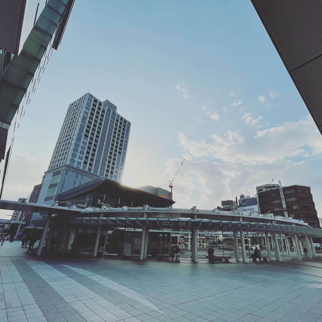 古市憲寿さんのインスタグラム写真 - (古市憲寿Instagram)「福井に3時間くらい行ってきた。次はゆっくり小浜あたりを歩きたいなあ。　#福井　#都会っぽく撮ってみた」11月8日 17時35分 - poe1985