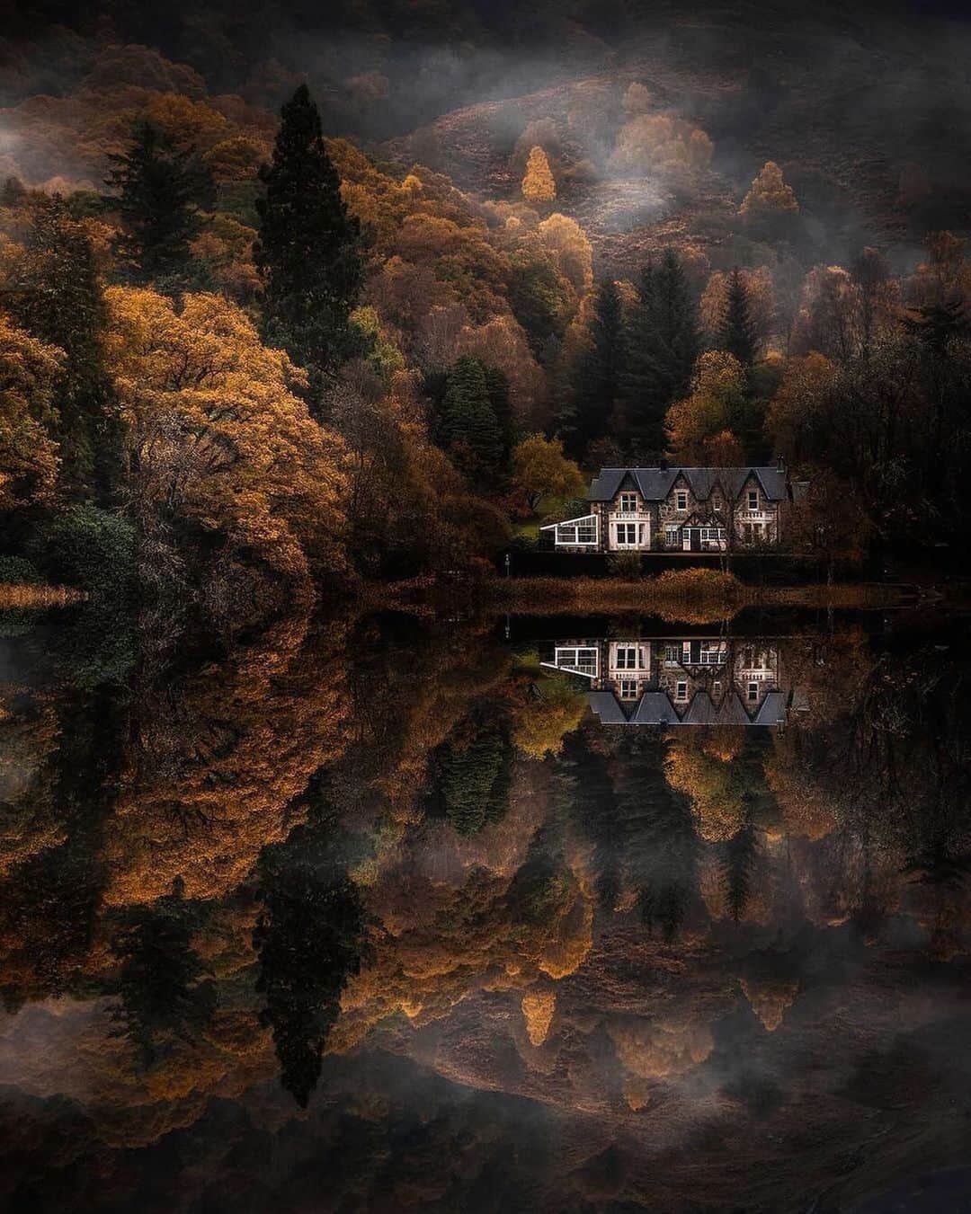 Canon Photographyさんのインスタグラム写真 - (Canon PhotographyInstagram)「A rainy day in Loch Ard, Scotland 🏴󠁧󠁢󠁳󠁣󠁴󠁿 Photography // @mark_callander Curated by @steffeneisenacher  #lochard #scotland #scottishhighlands #reflectionphotography #autumnvibes🍁」11月8日 17時35分 - cpcollectives