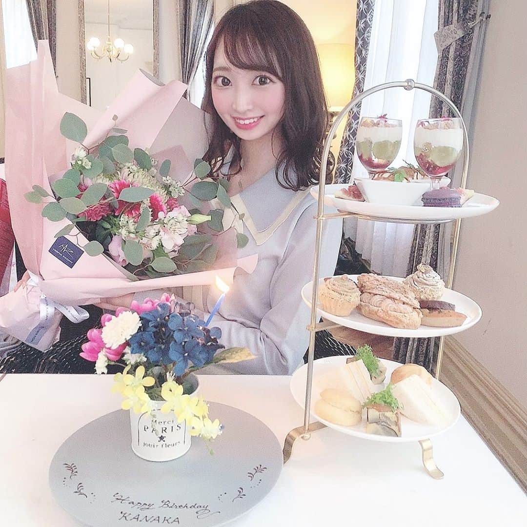 KANAKAさんのインスタグラム写真 - (KANAKAInstagram)「よしめぐがお誕生日お祝いしてくれた〜💗  ステキなアフタヌーンティー連れてってくれて、おっきいピンクの花束と、センス良すぎるプレゼントくれた〜💭  安定にイケメンすぎた🤦🏻‍♀️💗  ありがとう♡   #toothtooth #アフタヌーンティー #神戸 #神戸アフタヌーンティー #神戸カフェ #誕生日 #バースデー #花束 #プレゼント #1106」11月8日 17時35分 - canika_1111