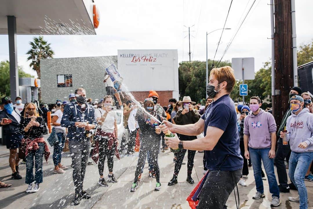 ローレン·ランドルフのインスタグラム：「Champagne all day! 🍾#bidenharris2020」
