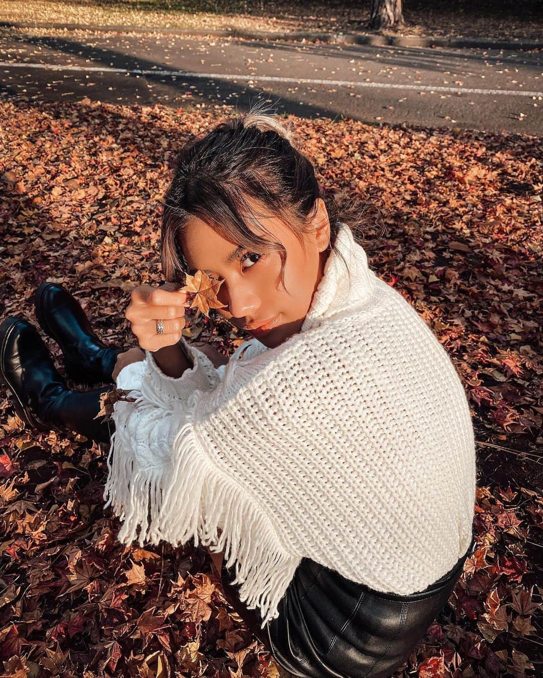 VIENNAさんのインスタグラム写真 - (VIENNAInstagram)「I’m falling for you🍁 秋ですね.・。久しぶりの札幌で久々にニット着てわくわく・。・ちょっと肌寒くなって恋したくなる季節やぁ〜ぁ！ マツエクもメンテナンス行ってきたしバッチリ！ @gm_nag さんいつもありがとうございます😭 いつもすごい綺麗にしてくれるし、優しいし、話面白い全部素敵！マツエク行きたい人このお姉さんにやってもらって〜❤︎ ・ ・ ・ #Hokkaido#Autumn#Fall#like4like#follow4follow#followforfollow#travel#trip#diet#sexy#likeforlike#makeup#f4f#lightroom#コーデ#おしゃれさんと繋がりたい#ダイエット#北海道#マツエク#北海道大学#札幌#Sapporo」11月8日 18時03分 - viennadoll_official