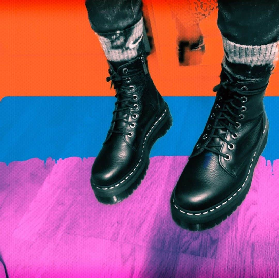 Mikoのインスタグラム：「早目の誕生日プレゼントいただきました💚 @drmartens_japan」