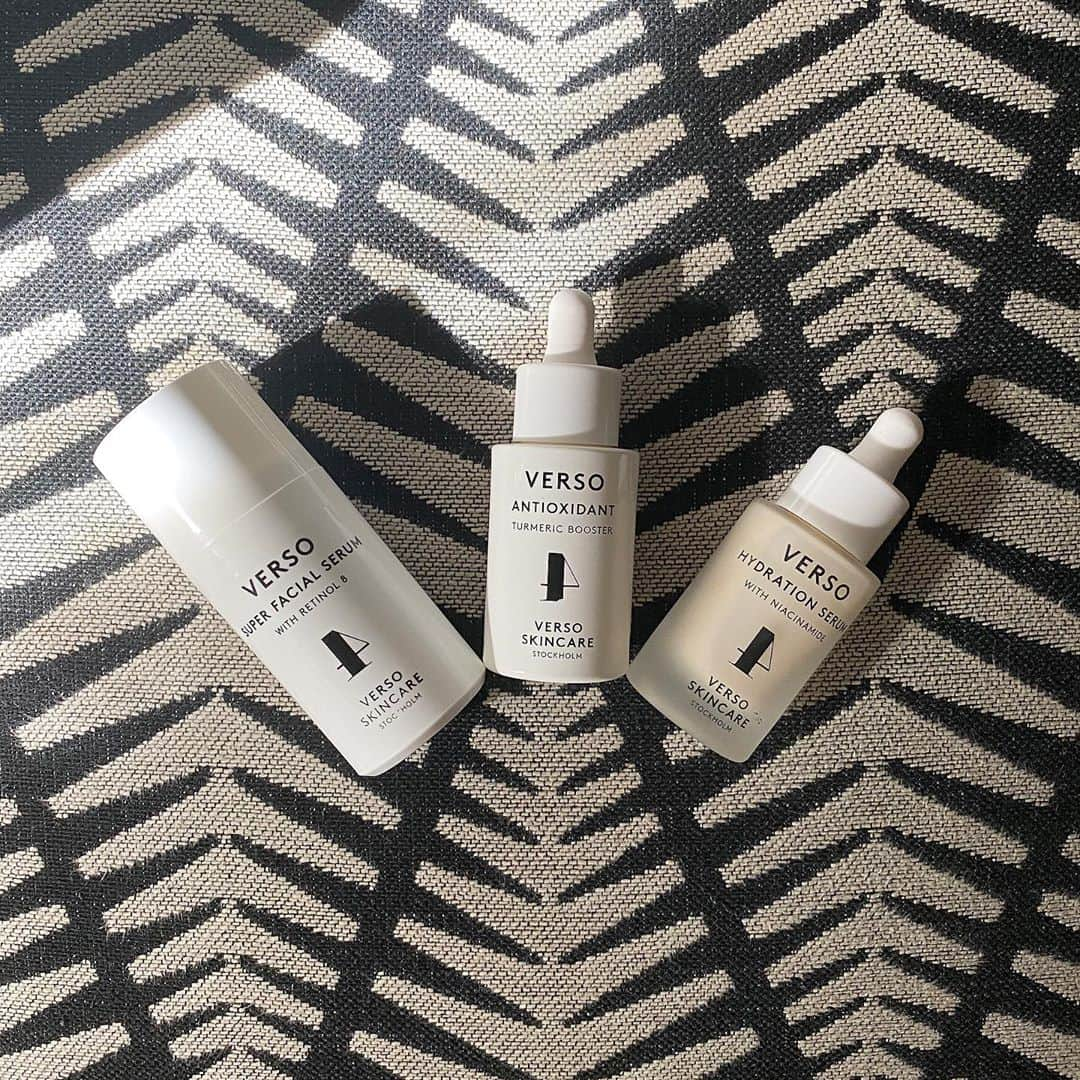 Licaさんのインスタグラム写真 - (LicaInstagram)「@versoskincare 🌿 . VERSOスキンケアは2013年ストックホルム発のスキンケアブランド✨ . レチノール８ラインは、シワを防ぎ、紫外線ダメージを緩やかにする効果があるレチノールが高濃度で入っていて、簡単に健康的な肌を得られるスキンケアブランドとして最近誕生したもの🎉 . 香りは独特だけど、翌朝しっとり！ テクスチャーはこっくりだけど、肌はベタつかずという不思議な感覚💭 . 乾燥肌の私でも満足する商品でした。 そのまま眠るのがちょっと、、って人は、自分の好きな香りの乳液を最後につけたら気にならない🥰 .  #versoskincare #ヴェルソ #レチノール」11月8日 18時16分 - lica829