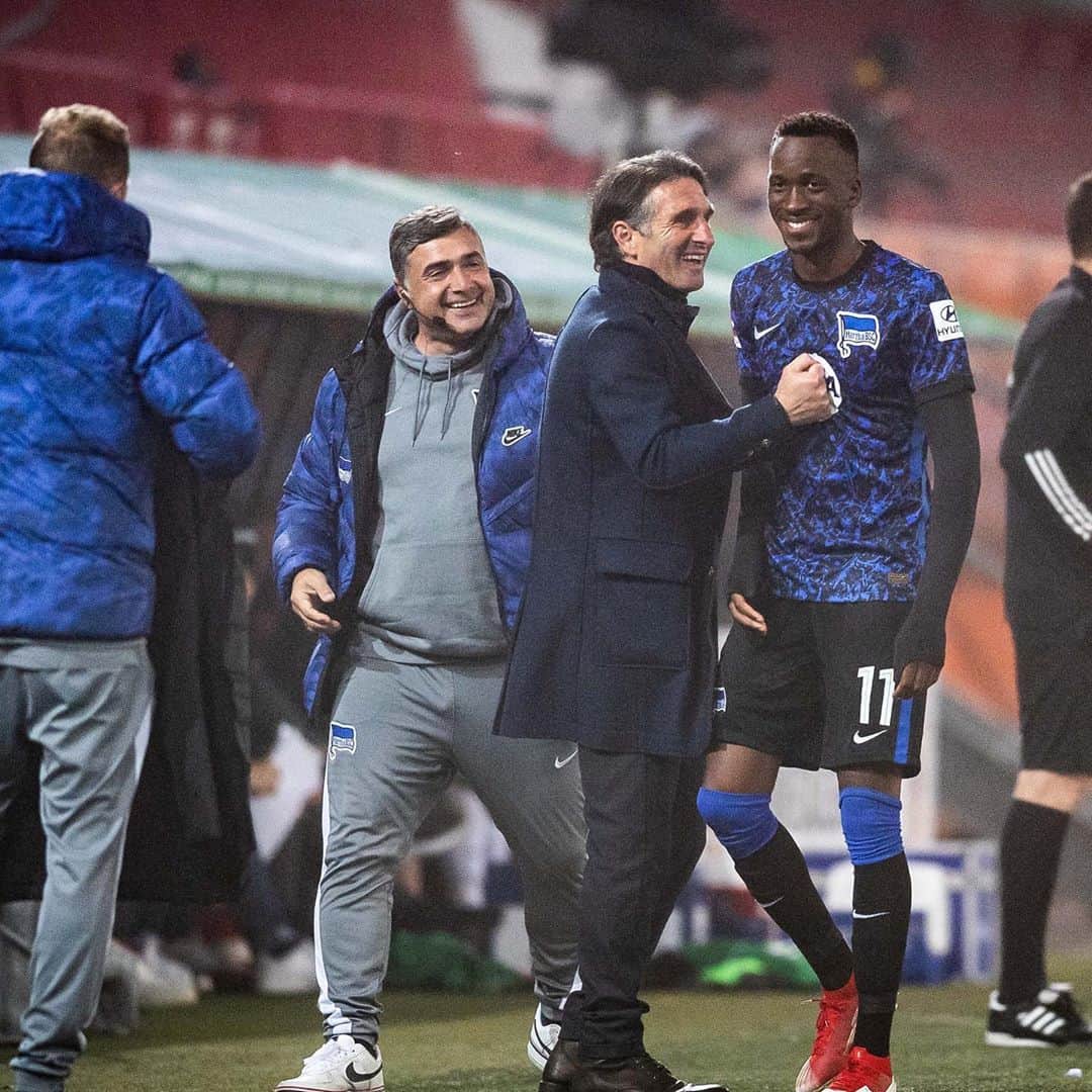 ヘルタ・ベルリンのインスタグラム：「Wir bekommen das Lächeln nicht aus dem Gesicht! 😬🤗🤩 Schönen Sonntag, Auswärtssieger! 💙 . . #FCABSC #HaHoHe #herthabsc」
