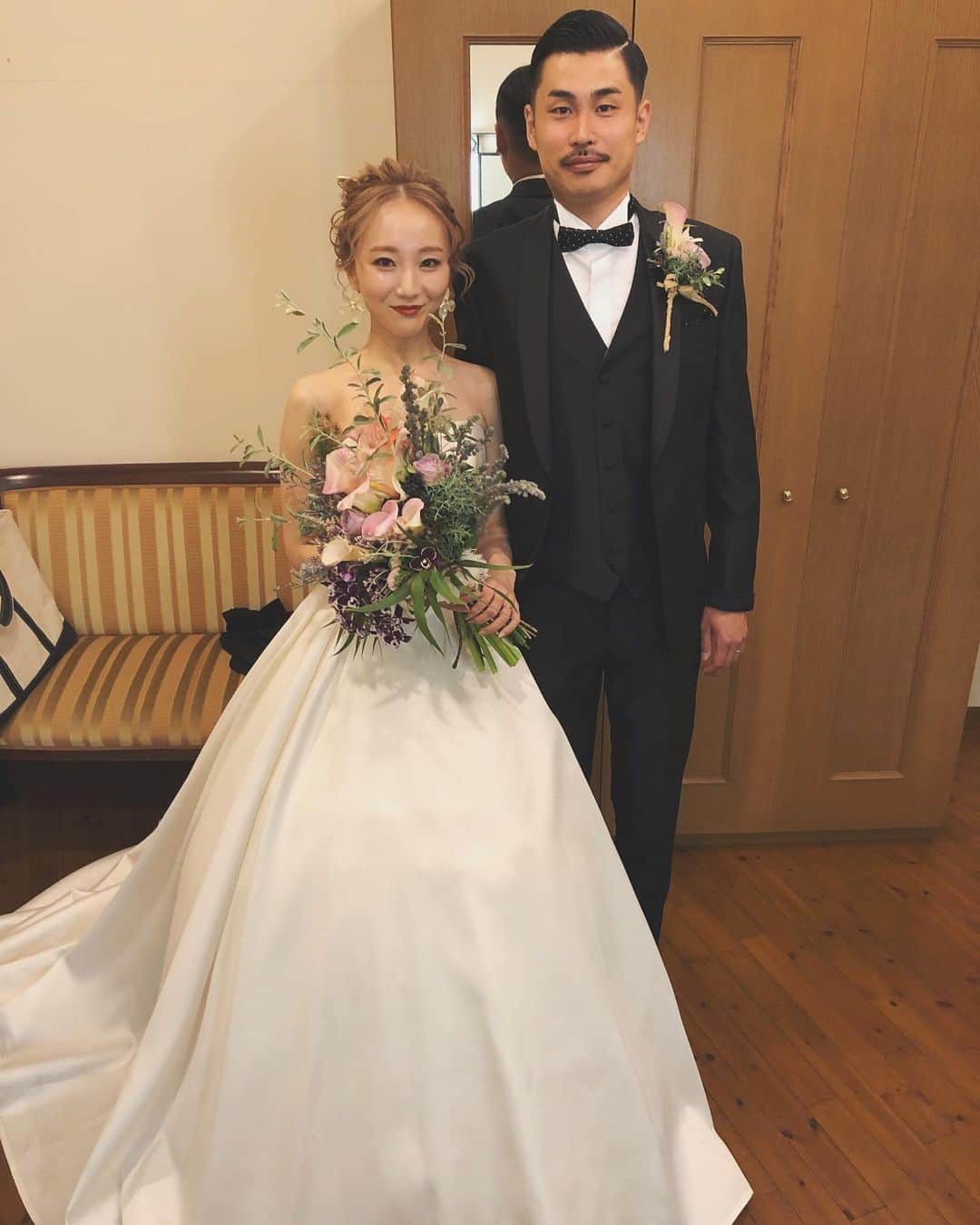 河野麻里さんのインスタグラム写真 - (河野麻里Instagram)「・ ・ HAPPY♡WEDDING  ステキな新郎新婦さま ・ ・ #マリhair #浜松市」11月8日 18時26分 - brillantmari