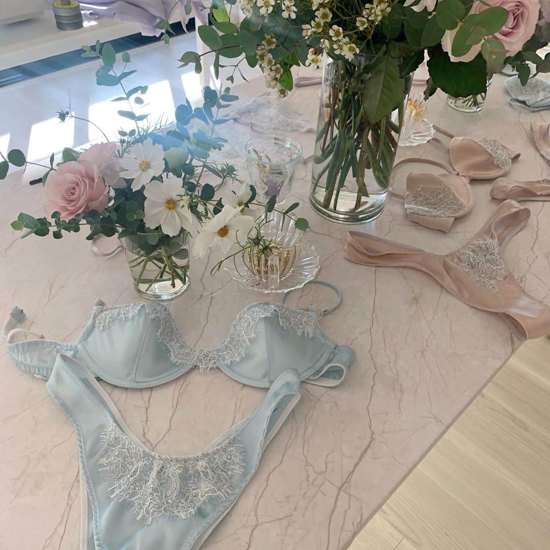 Tomomi Teradaのインスタグラム：「新作コレクションは本日20:00-IG LIVEのち、オンラインアップされます👙お楽しみに…💖」