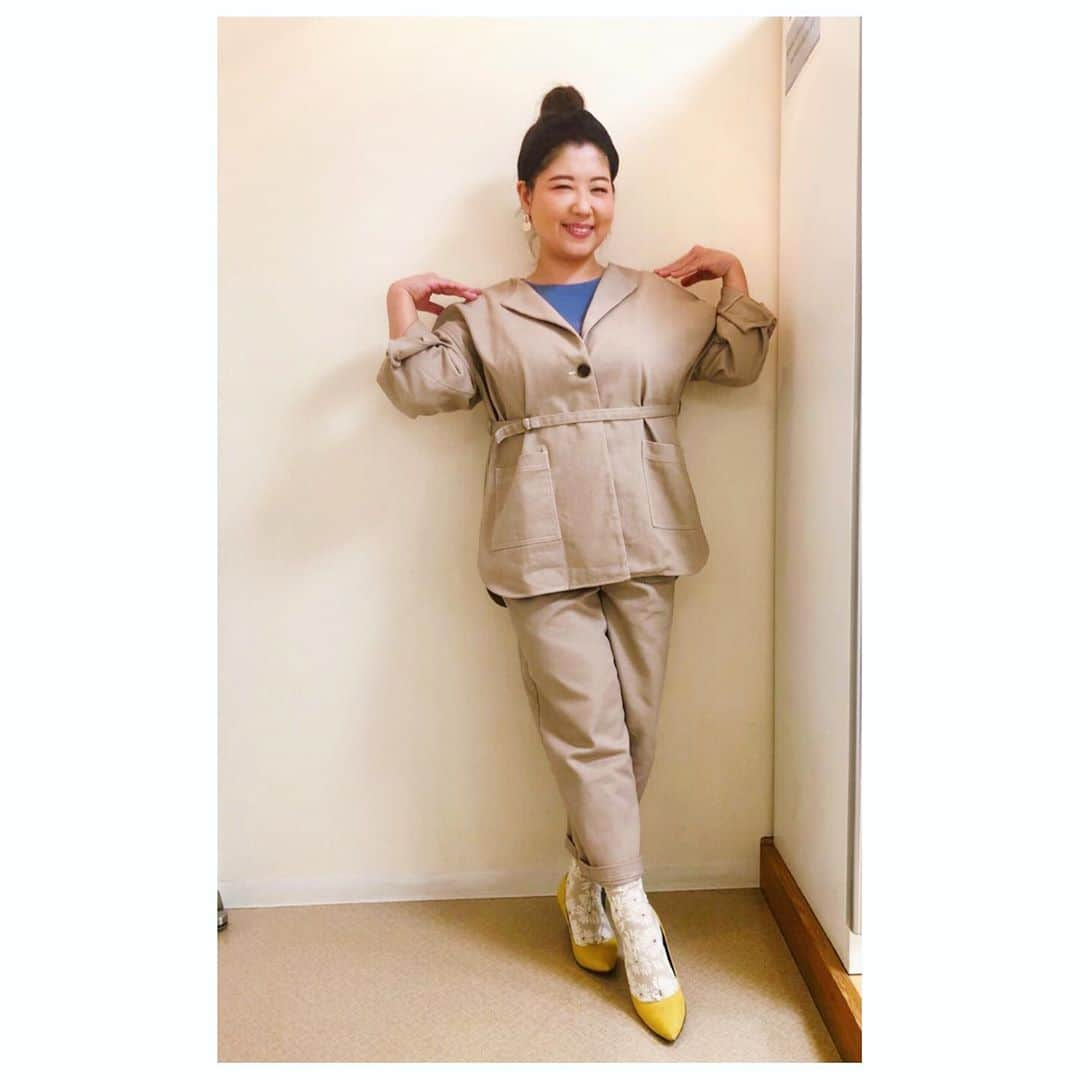 馬場園梓さんのインスタグラム写真 - (馬場園梓Instagram)「へい♪  pou dou douさんの かわいいセットアップと ワンピースを着させていただきましたので  ルン♪   させてもらいます👗 　 ルン♪   #yeah #happy #nice #セットアップ #poudoudou #ひとつボタンワークジャケット #パッチポケットコクーンパンツ #ワンピース #球体 #しあわせ #ご機嫌 #ルン♪」11月8日 18時20分 - babazonoazusa