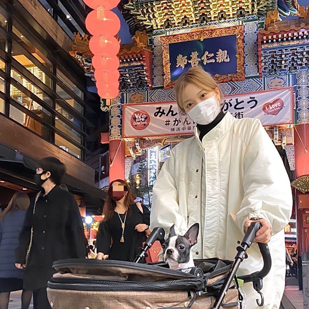 仲本莉絵瑠のインスタグラム：「中華街🖤🖤」