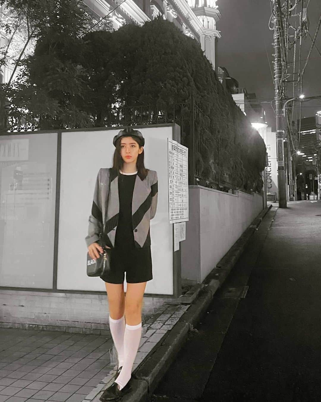 Yoshiko Kris-Webb クリス-ウェブ佳子さんのインスタグラム写真 - (Yoshiko Kris-Webb クリス-ウェブ佳子Instagram)「The jacket I wore on the first day of university when was 18. 大学の入学式で着た @alexandermcqueen のジャケット。23年前😳大事にとっておいて良かったなって。しかも今シーズン、リバイバルデザインのコートが出てるタイミングで始めて袖を通してくれた✨」11月8日 18時24分 - tokyodame