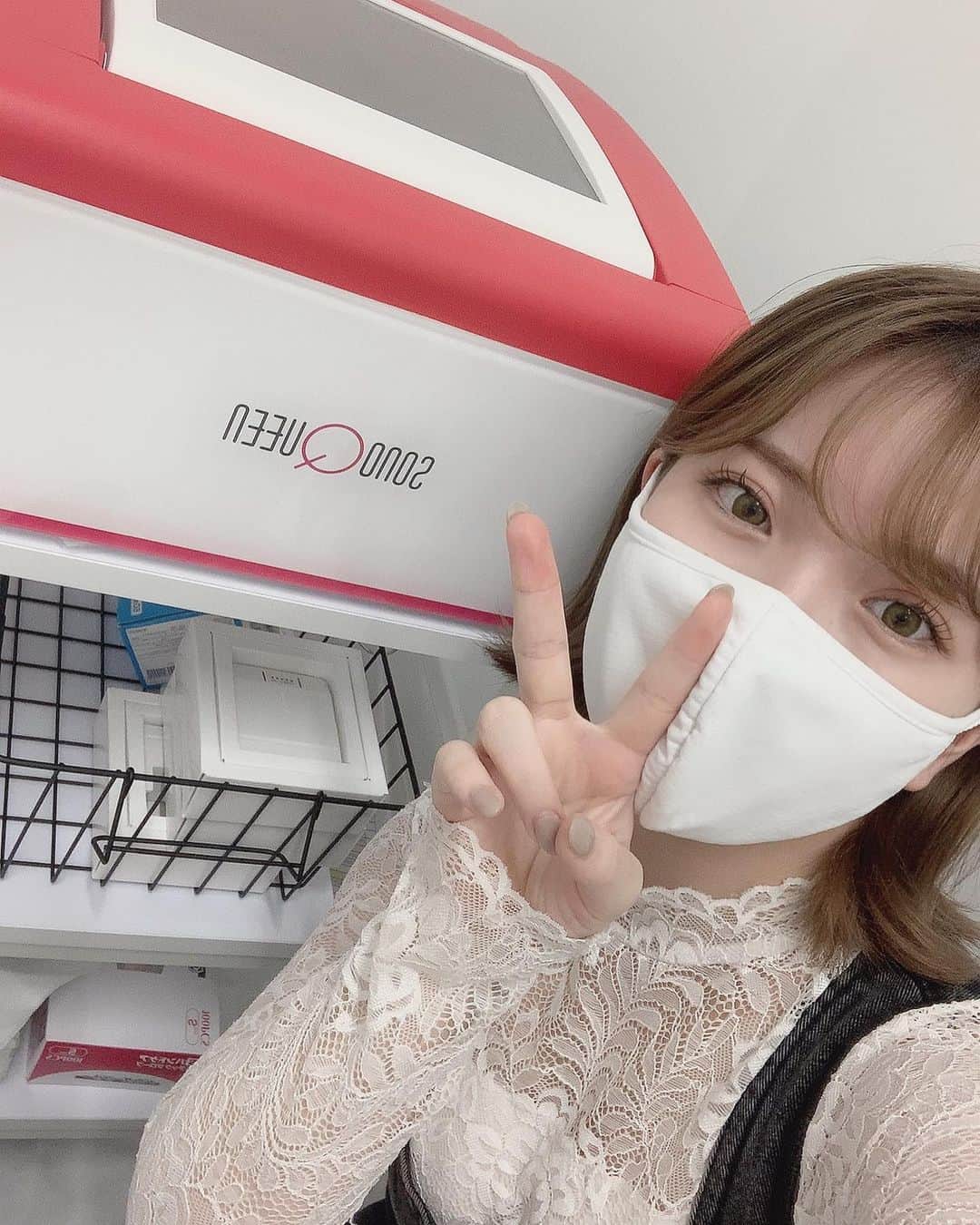 のインスタグラム：「東京中央美容外科名古屋栄院（@tcb_nagoyasakae） でハイフの施術をしていただいてから2週間経ちました！！効果が現れるのが2.3週間後と言われていたのでまさに今自分でも効果を実感してます✨ 今までエステサロンで小顔マッサージとか、小顔矯正とかを受けたことがありますがやっぱり医療の力はすごい！！！  ハイフとは超音波を当ててリフトアップする施術です🙋‍♀️ 木村先生（ @tcb_kimura ）ありがとうございました！！　 #リフトアップならtcb東京中央美容外科  #美容整形ならtcb東京中央美容外科  #東京中央美容外科 #美容外科 #名古屋栄 #東京中央美容外科名古屋栄院  #木村尚大 院長 #ハイフ #HIFU #ソノクイーン #リフトアップ #PR」