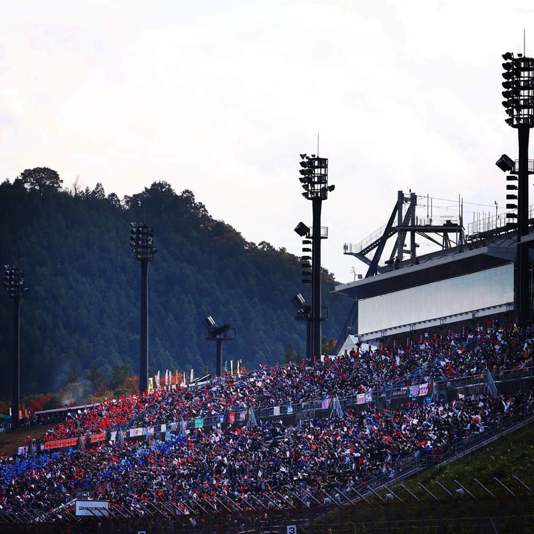 脇阪寿一さんのインスタグラム写真 - (脇阪寿一Instagram)「三橋仁明写真館 SUPER GT Rd7  Final 8th  8位には満足してませんが、チームが一つになった戦い、そして成長には大変満足しています。富士が楽しみです。  #supergt #tgrteamsard #toyotagazooracing #grsupra  @heikkikovalainen  @yuone_n  #三橋仁明 #カメラマン」11月8日 18時32分 - juichiwakisaka