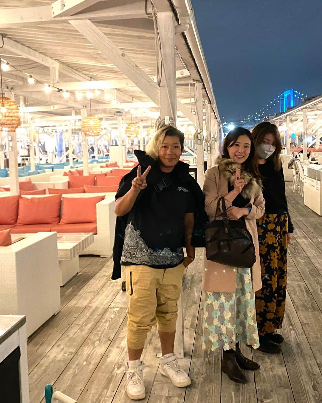 澤真希（小澤真貴子）さんのインスタグラム写真 - (澤真希（小澤真貴子）Instagram)「中学時代からの親友たちと夜ドライブ🚗急遽連絡取ってふらっと行くこのラフさがまた気分転換になる😉  #豊洲市場 #豊洲ぐるり公園 #豊洲バーベキュー　#thebbqbeach #手ぶらでbbq #東京散歩  #澤真希 #女優 #昭和女優 #オトナ女子　#japaneseactress  #actress #instajapanese #japanesegirl」11月8日 18時37分 - sawa.maki.official