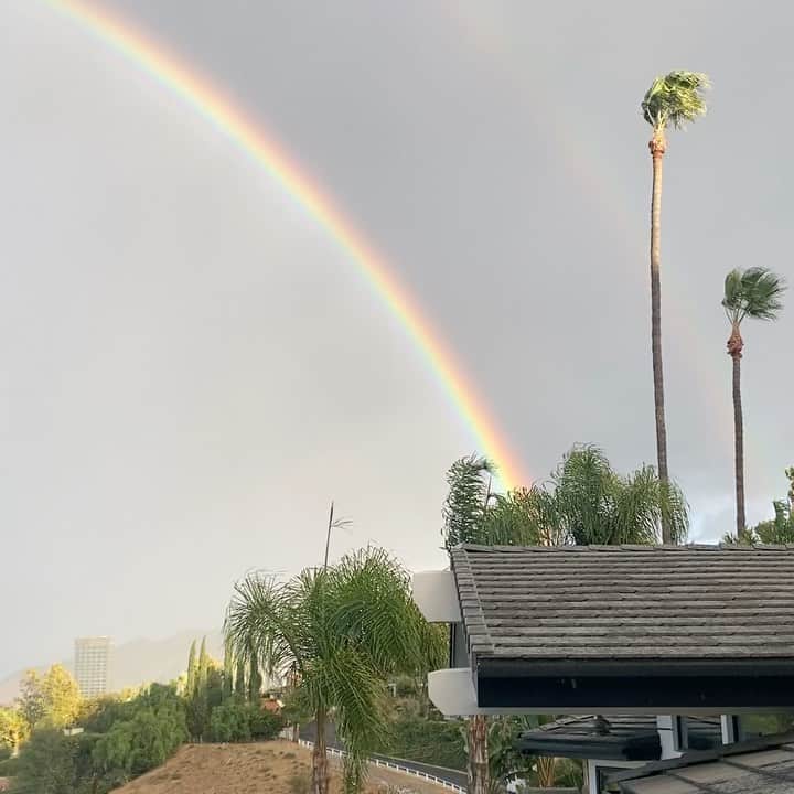 エリック・ウィンターのインスタグラム：「Pretty awesome... #signs #godsbeauty #thankyou ❤️」