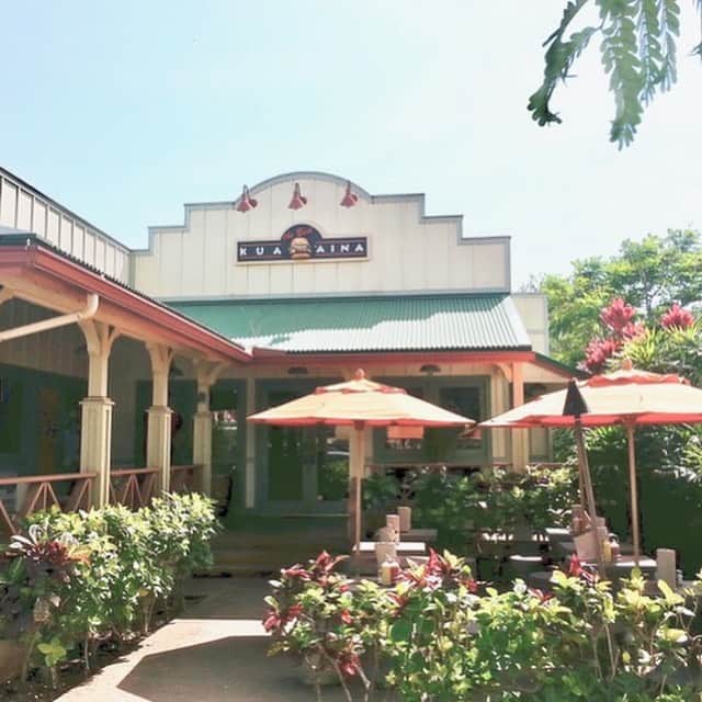 Kua 'Aina UKさんのインスタグラム写真 - (Kua 'Aina UKInstagram)「Welcome to the official home of the original Kua'Aina Sandwich located in Haleiwa. We have grown internationally with locations in Japan, London and Taipei. The story of our burgers started here, in the small historic Haleiwa town. A place world renowned for it's surf and beautiful country background. #original #kuaaina #kuaainaburger #hawaai #burger」11月9日 4時15分 - kuaainauk
