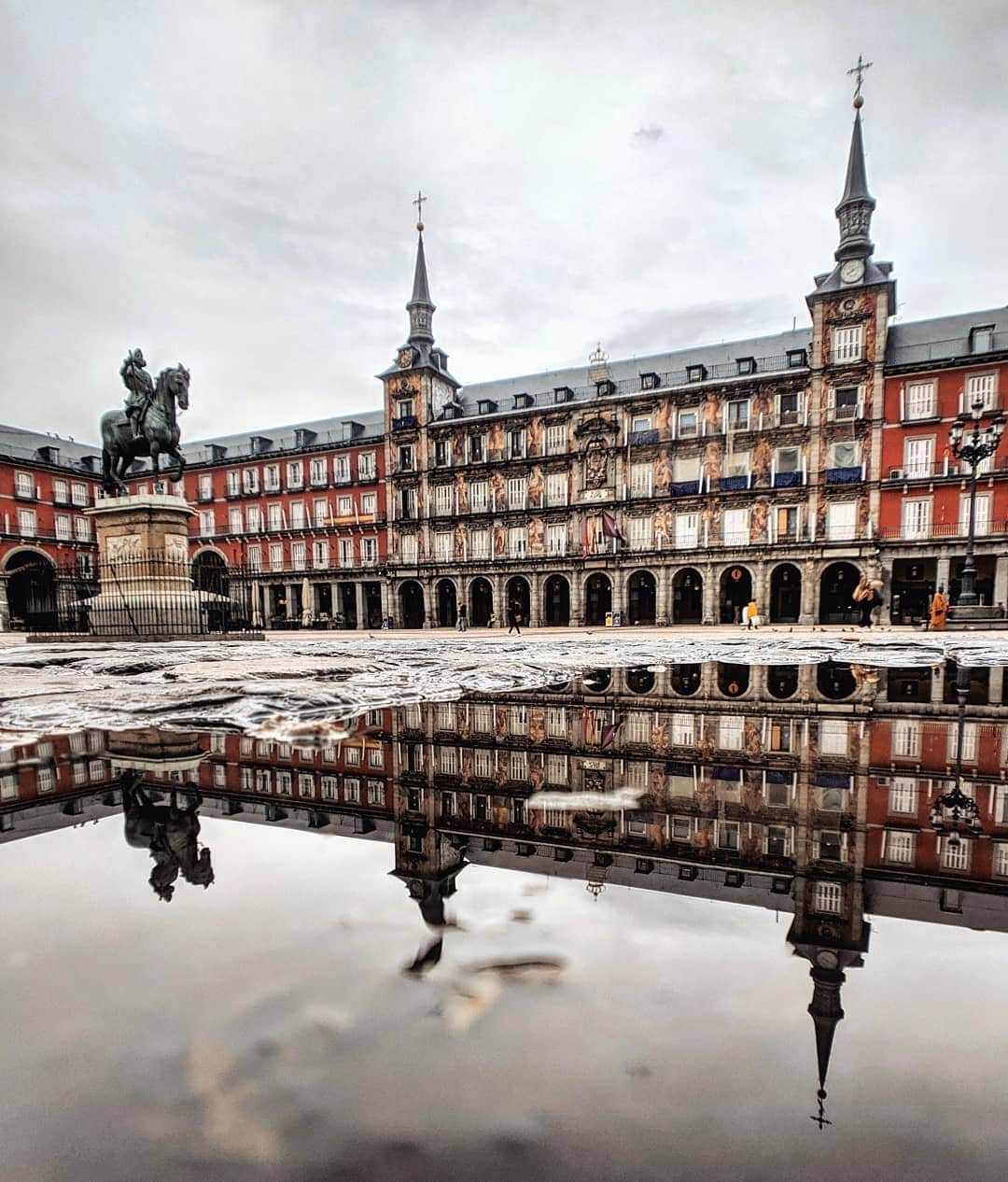 Guido Gutiérrez Ruizさんのインスタグラム写真 - (Guido Gutiérrez RuizInstagram)「Madrid is a museum • #Madrid es un museo」11月9日 4時16分 - guigurui