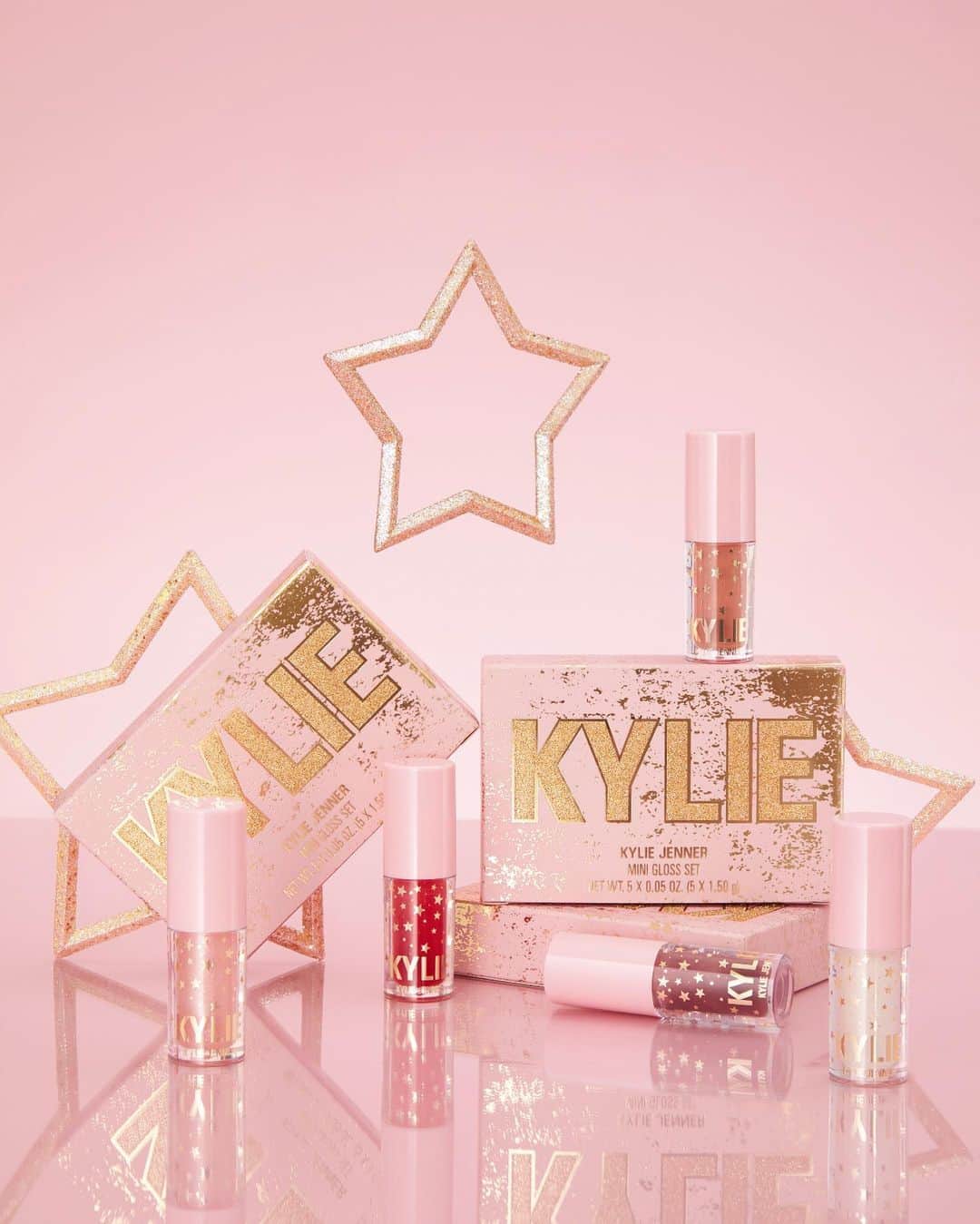 クリス・ジェンナーさんのインスタグラム写真 - (クリス・ジェンナーInstagram)「Shop Kylie’s @ultabeauty exclusive Holiday collection now on Ulta.com✨In stores 11.15 💖 @kyliecosmetics @kyliejenner」11月9日 4時37分 - krisjenner