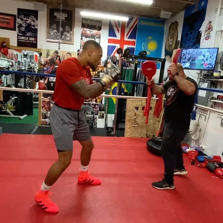 デイミアン・リラードのインスタグラム：「Good Sunday work. Happy Sunday 🧘🏾‍♂️」