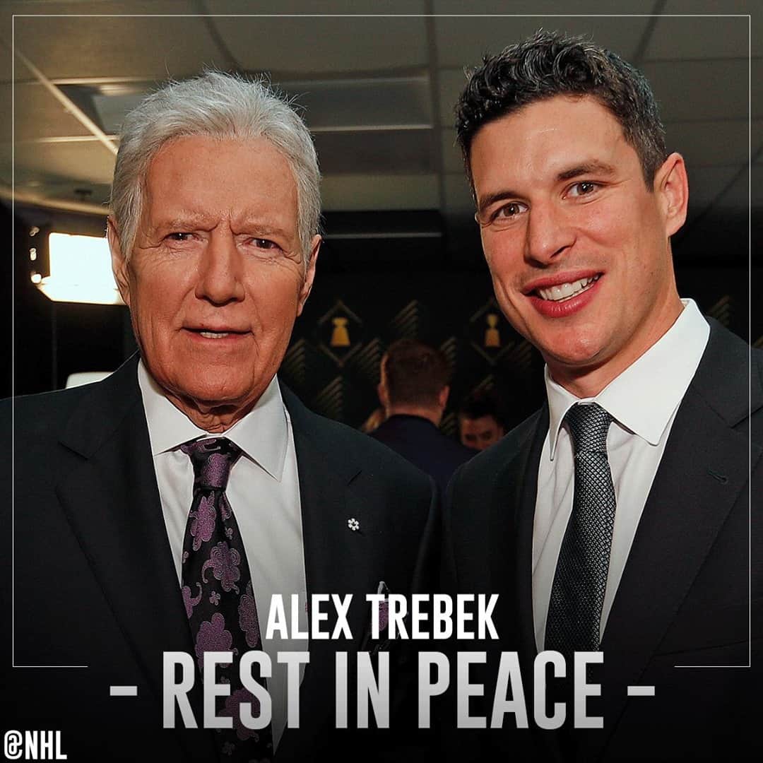 NHLさんのインスタグラム写真 - (NHLInstagram)「We send our condolences to the family and friends of Alex Trebek, a true friend of the game and part of the NHL family. He will be dearly missed. ❤️」11月9日 4時54分 - nhl
