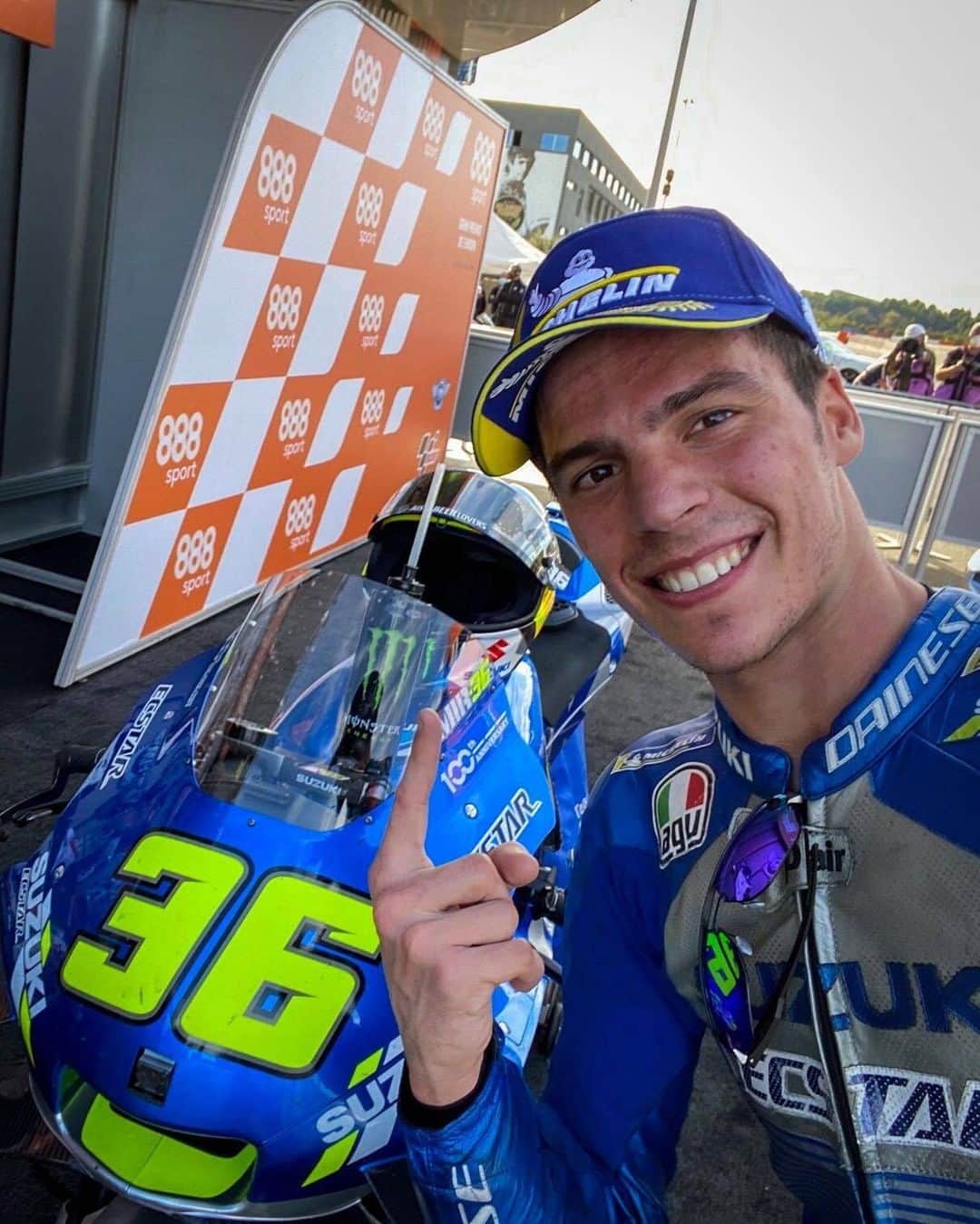 MotoGPさんのインスタグラム写真 - (MotoGPInstagram)「Happiest man on Earth right now: #EuropeanGP 🇪🇺 race winner 🏆 #MotoGP World Championship leader 1⃣ and could be crowned World Champion in one week! 💥 #M1R」11月9日 5時00分 - motogp