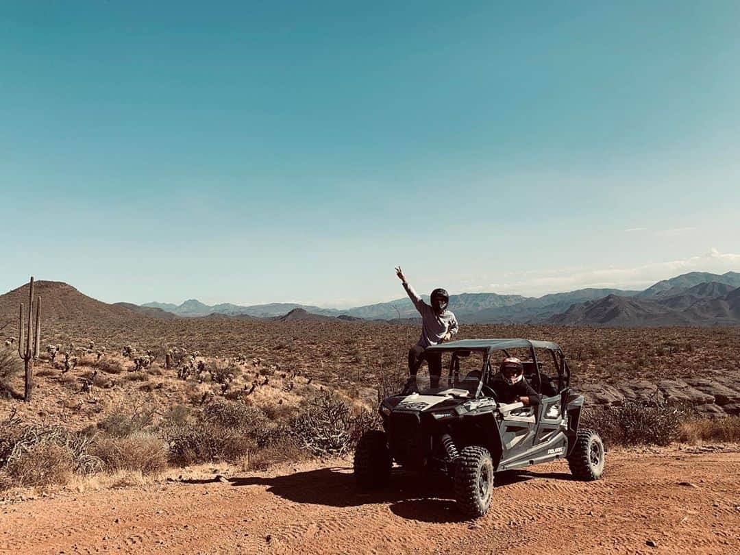 ジョーイ・ダックさんのインスタグラム写真 - (ジョーイ・ダックInstagram)「Off-roading in the Desert 🌵」11月9日 5時23分 - joeyduck1