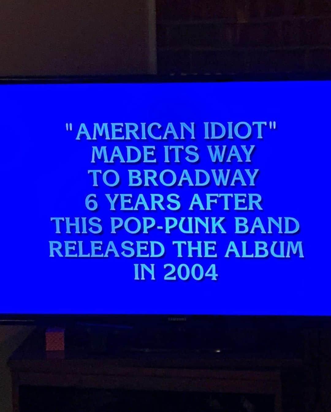 マイク・ダーントさんのインスタグラム写真 - (マイク・ダーントInstagram)「Thanks  #alextrebek for keeping us entertained for so many years, making us feel both smart and dumb and above all inspiring  us to keep searching for answers in the form of a question!  👍🏽  #RIPTREBEK」11月9日 5時26分 - mikedirnt