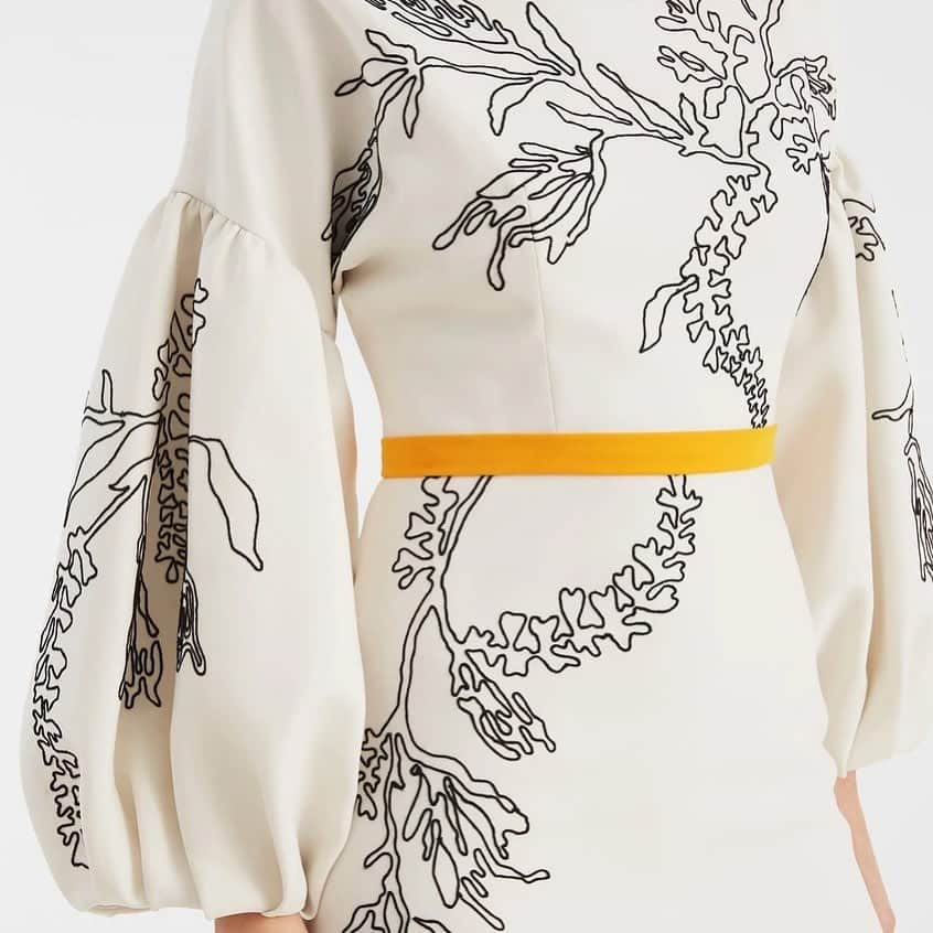 のインスタグラム：「The Rani gown is the definition of drama. Every choice made in the design of this gown speaks to a uniquely, individual sophistication. Realized in a fine Spanish crepe, the column silhouette features floral inspired, hand-guided machine embroidery. #sachinandbabi, #statementdress, #celebrate, #modernbride」