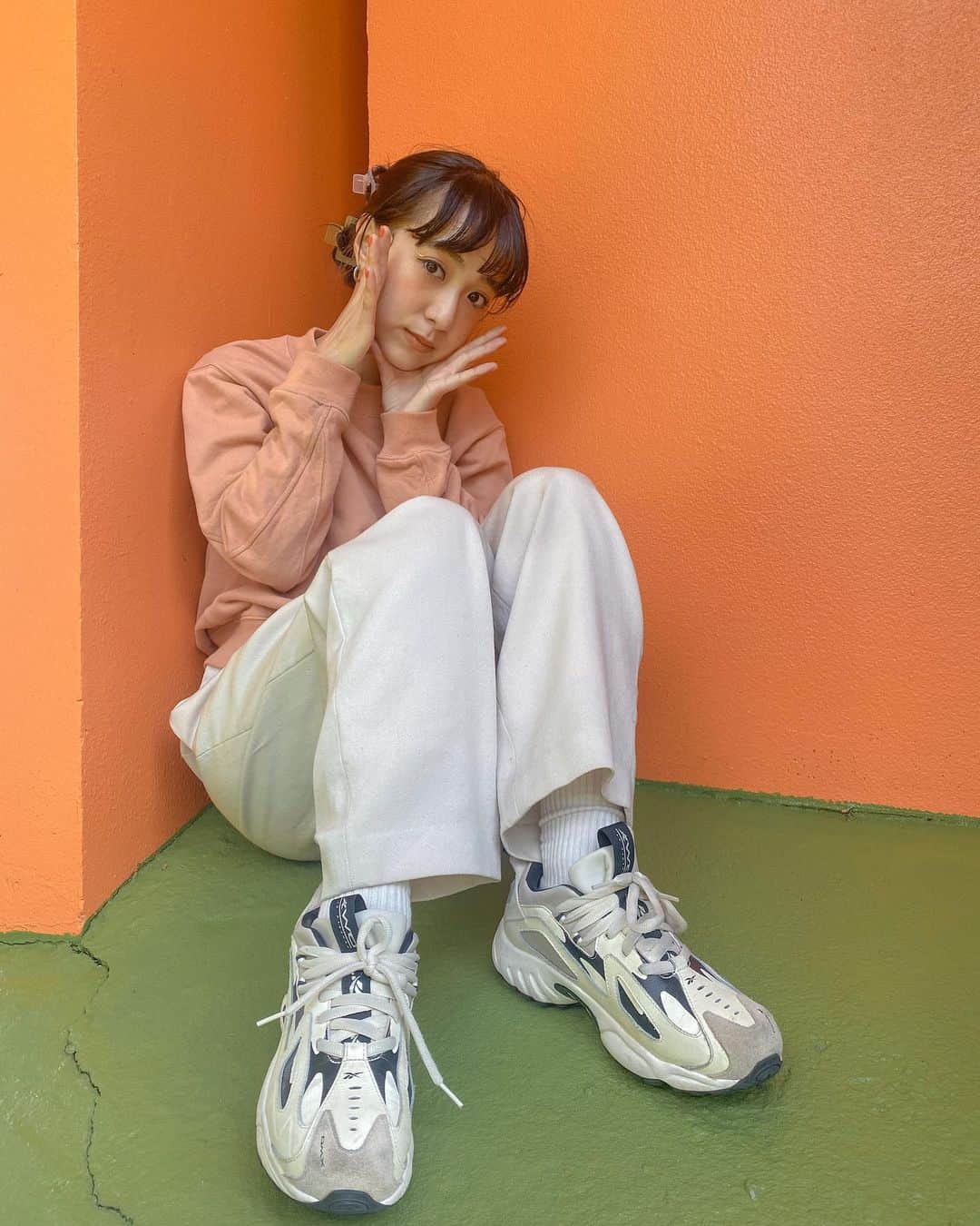 松田 美奈子さんのインスタグラム写真 - (松田 美奈子Instagram)「MERCI新作の撮影で先日は初めての名古屋と岐阜へ🧚‍♂️🌿 . 今回も魔法使いのように素敵な写真撮ってくれるご夫婦といっしょに💕 @shimpei65 @buibui1209  . テレビ塔は上まで時間が遅過ぎて行けなかったけど、ライトアップされてて綺麗でした♡次は上まで行きたい〜 . 久屋大通りは行きたかった　@ralphscoffee に行ったり、可愛いお店もたくさんありました♡ . 岐阜は、モーニングに行ったり（お店名前忘れた） 養老天命反転地でいっぱい写真📸 . 商売繁盛の神様がいる、千代保稲荷神社通称「おちょぼさん」へ🧚🏻 🦊の神様で、お稲荷を備えるのが可愛いかった💕 参道周辺の食べ歩きが楽しかったよ〜大阪の串カツみたいに、串は味噌だれに1回しかつけたらあかんかった🧚🏻 . 名古屋と岐阜行ったら是非🔜  . . #名古屋#岐阜#テレビ塔名古屋 #養老天命反転地 #久屋大通 #久屋大通パーク #久屋大通カフェ #久屋大通り公園 #千代保稲荷 #おちょぼさん」11月8日 20時36分 - minacoro_
