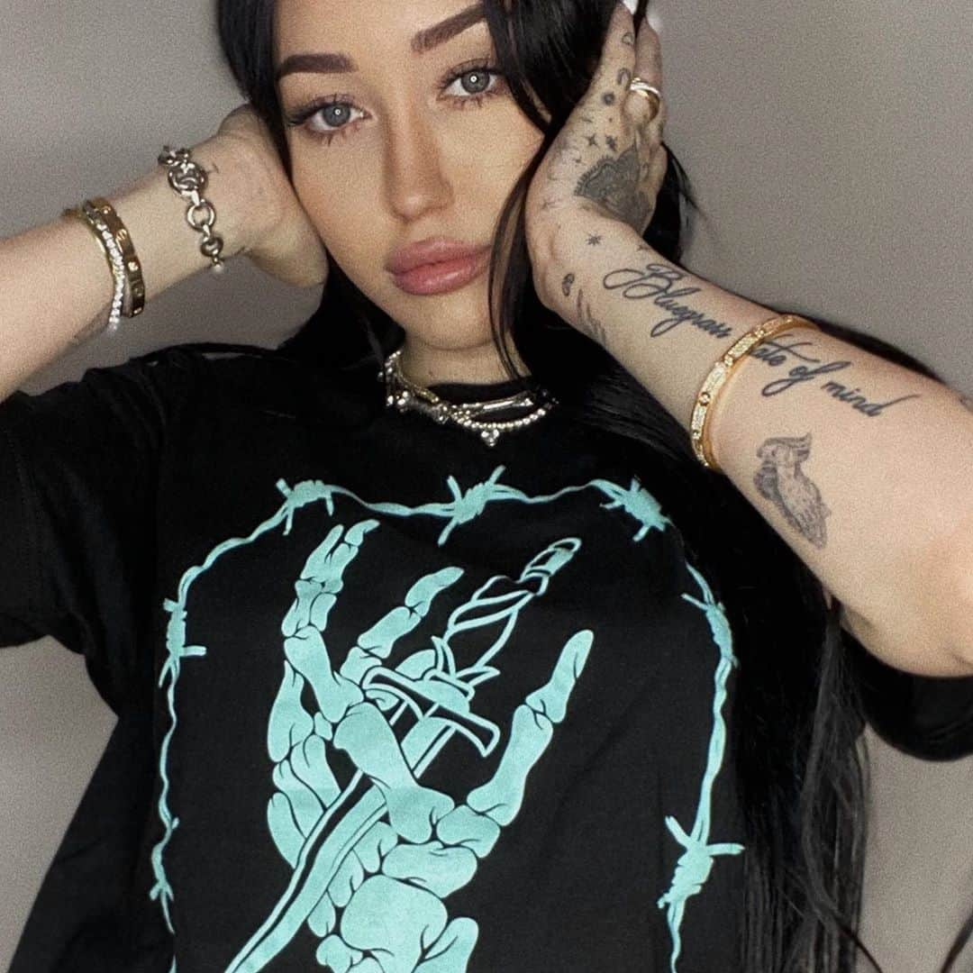 ノア・サイラスさんのインスタグラム写真 - (ノア・サイラスInstagram)「@deadspiritsclothing LINK IN STOIEZZZZ  love you tracey you’re my idol 🖤🖤🖤 proud of u all the time @tracecyrus」11月8日 20時31分 - noahcyrus