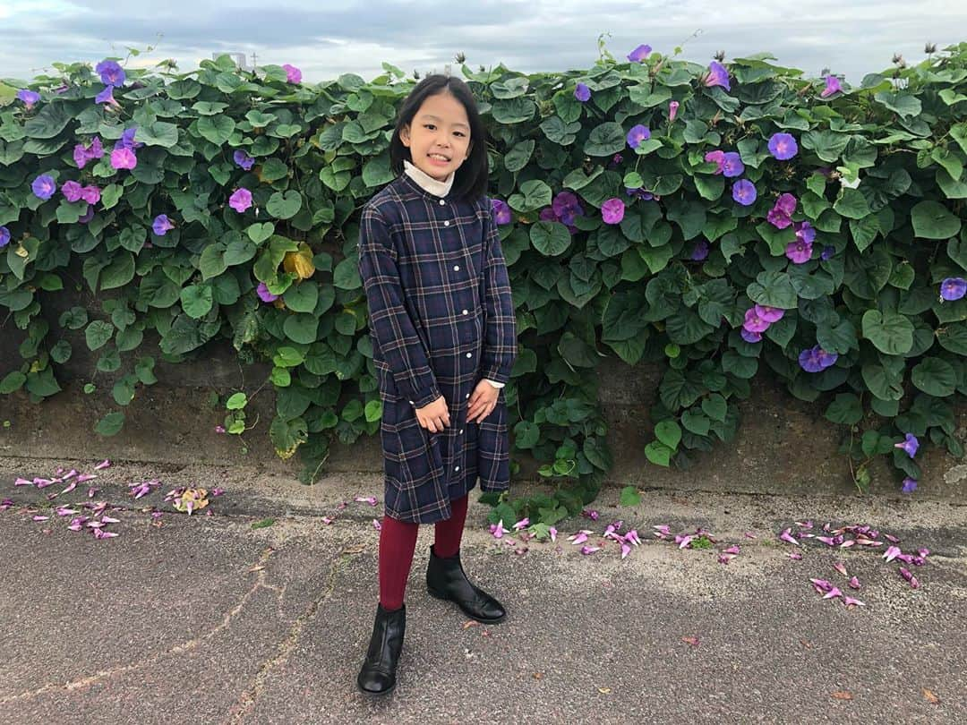 lily112988さんのインスタグラム写真 - (lily112988Instagram)「: #kidsfashion . . UNIQLO KIDS GIFT BOX🎁  プレゼントキャンペーンに当選したので きょうだいでコーディネート🤎🤍  👧🏻 tops #ストレッチフリースリブハイネックt  one-piece #フランネルチェックワンピース  tights #ニットタイツ (ケーブル)  👦🏻 shirt #フランネルチェックシャツ  vest #ワッフルクルーネックベスト pants #ウルトラストレッチスリムフィットパンツ   フランネルシャツのアイテムで リンクコーデしたのだけど…… ムスコのおじいちゃん感👨🏻‍🦳www : : : @uniqlo @uniqlo_with @uniqlo_ginza  #ユニクロキッズコーデ2020fw #uniqlokids2020fw #uniqlokidsbox #uniqlokids #PR #ユニクロキッズ #ユニクロキッズコーデ #ユニクロ新作 #キッズコーデ #キッズファッション #姉弟 #姉弟コーデ #姉弟リンクコーデ #上下ユニクロ部」11月8日 20時33分 - lily112988