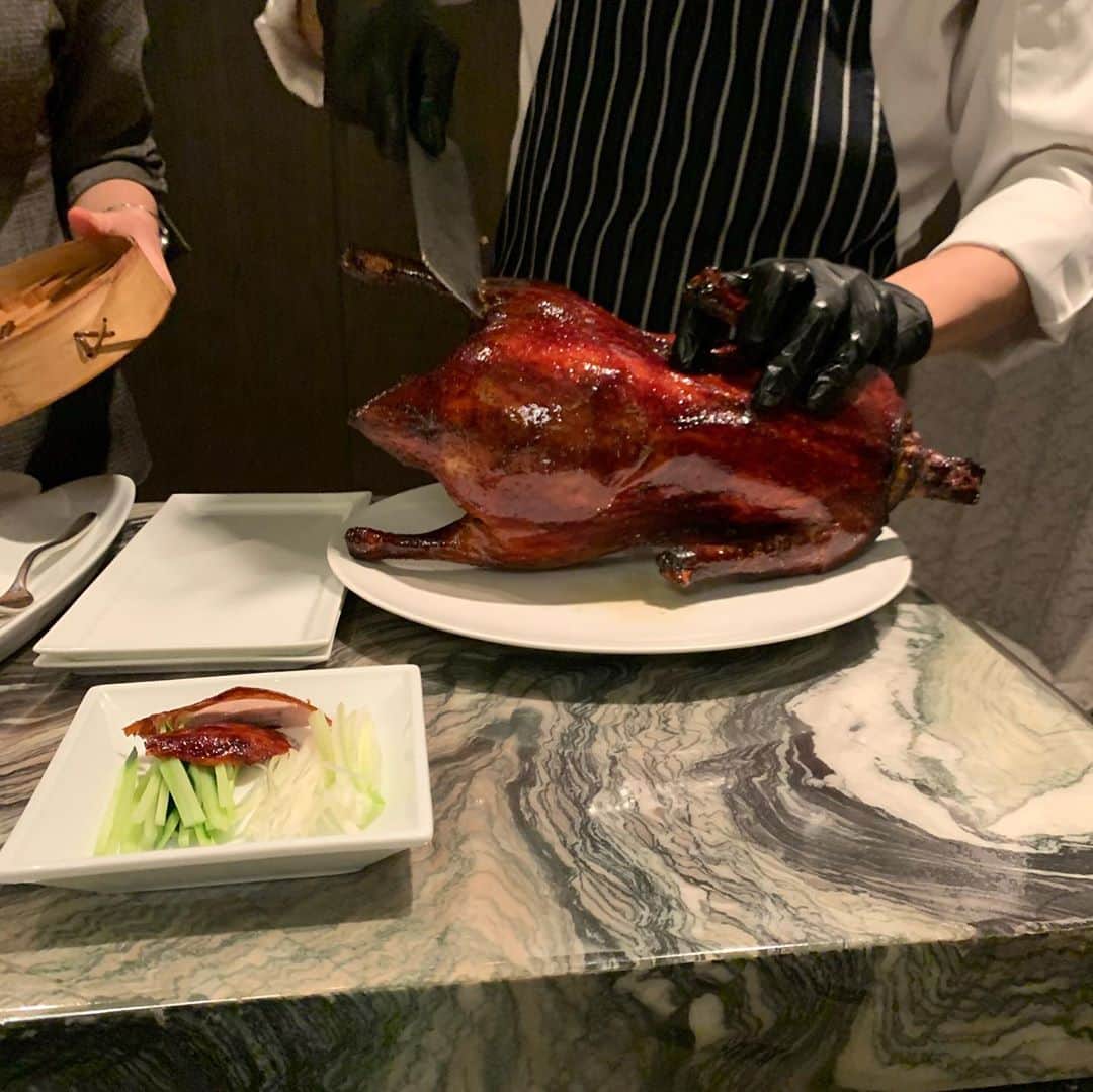 イ・ヨニさんのインスタグラム写真 - (イ・ヨニInstagram)「너무 오랜만에 맛나게 먹었던 베이징덕! 총주방장님덕분에 맛나게 먹었습니다~👍😆 자주뵈요! @fsseoul 에서」11月8日 20時33分 - yeonhee.luv