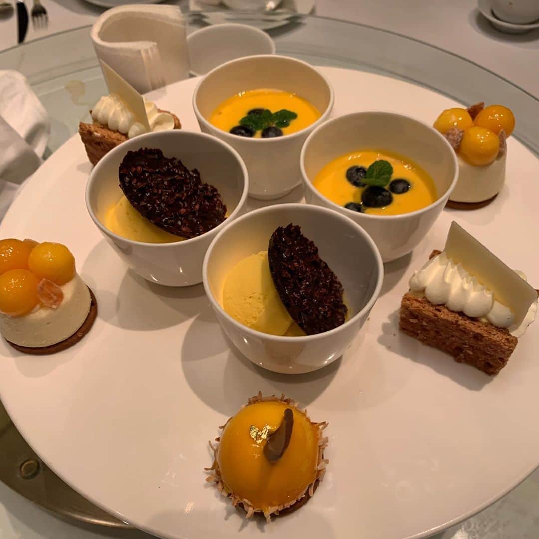 イ・ヨニさんのインスタグラム写真 - (イ・ヨニInstagram)「너무 오랜만에 맛나게 먹었던 베이징덕! 총주방장님덕분에 맛나게 먹었습니다~👍😆 자주뵈요! @fsseoul 에서」11月8日 20時33分 - yeonhee.luv