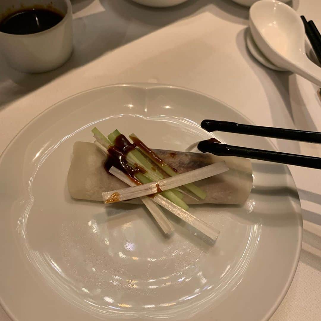 イ・ヨニさんのインスタグラム写真 - (イ・ヨニInstagram)「너무 오랜만에 맛나게 먹었던 베이징덕! 총주방장님덕분에 맛나게 먹었습니다~👍😆 자주뵈요! @fsseoul 에서」11月8日 20時33分 - yeonhee.luv