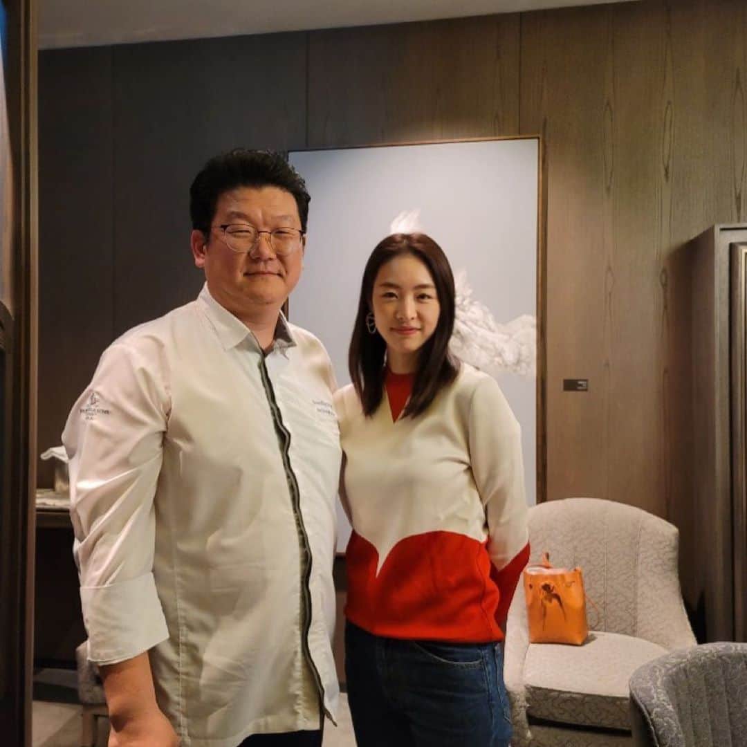 イ・ヨニのインスタグラム：「너무 오랜만에 맛나게 먹었던 베이징덕! 총주방장님덕분에 맛나게 먹었습니다~👍😆 자주뵈요! @fsseoul 에서」