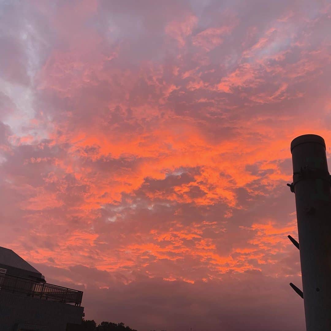 潮みかさんのインスタグラム写真 - (潮みかInstagram)「☁️ 💓  ぴんくすぎた💓  #pink #cloudy」11月8日 20時36分 - ushiomika
