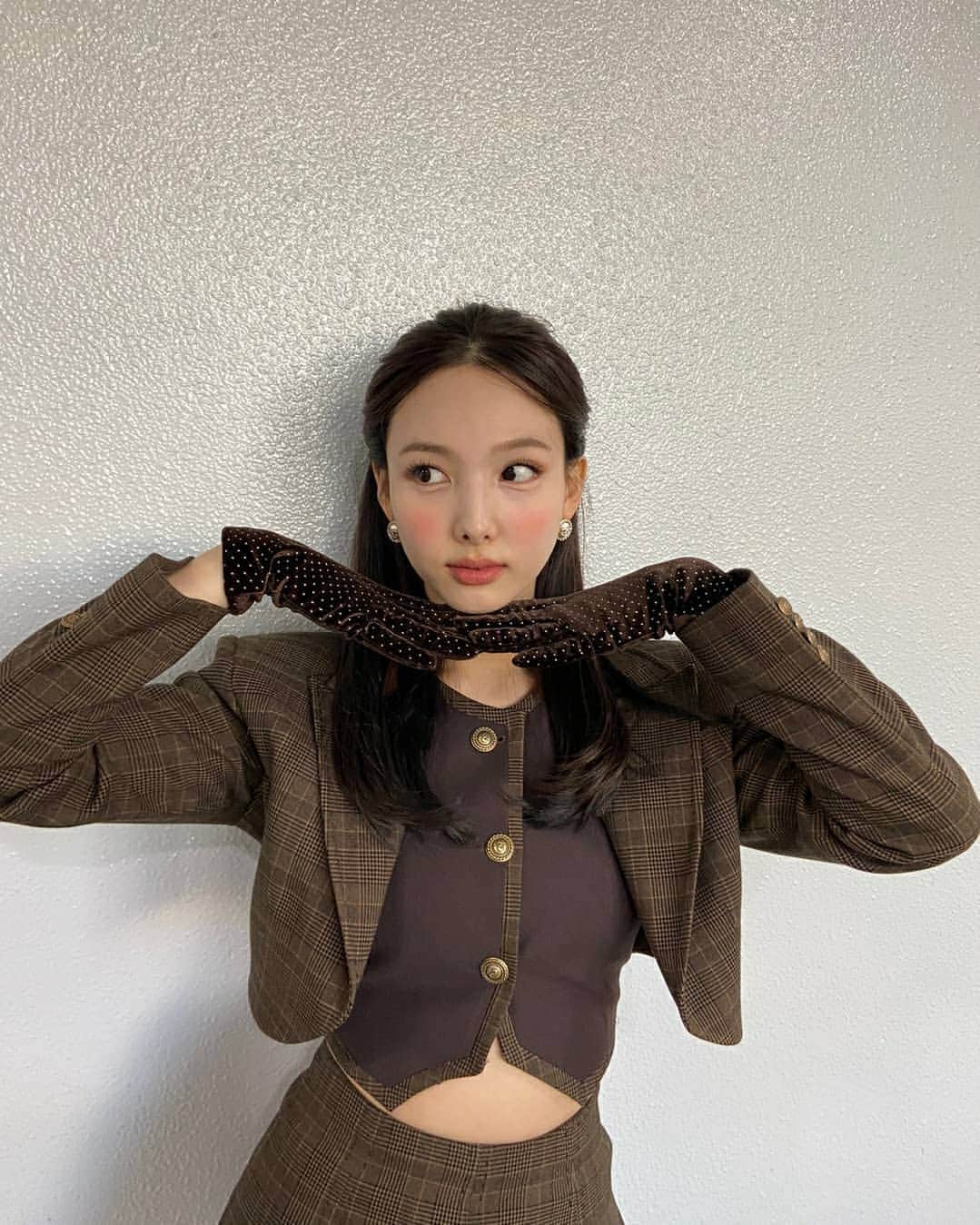 TWICEさんのインスタグラム写真 - (TWICEInstagram)「막방까지 응원해줘서 고마워요 원스 🤎🤎안보이는 곳에서도 우리 응원해준거 다 느껴져서 힘났어요😝 또 마지막날에 원스 덕분에 상도 받구 기분 좋게 마무리할 수 있게 해줘서 감사해요 곧 팬싸에서 만나자아😇」11月8日 20時40分 - twicetagram